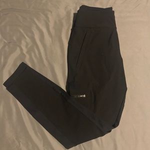 NWOT Athleta Headlands Hybrid Cargo Tights.